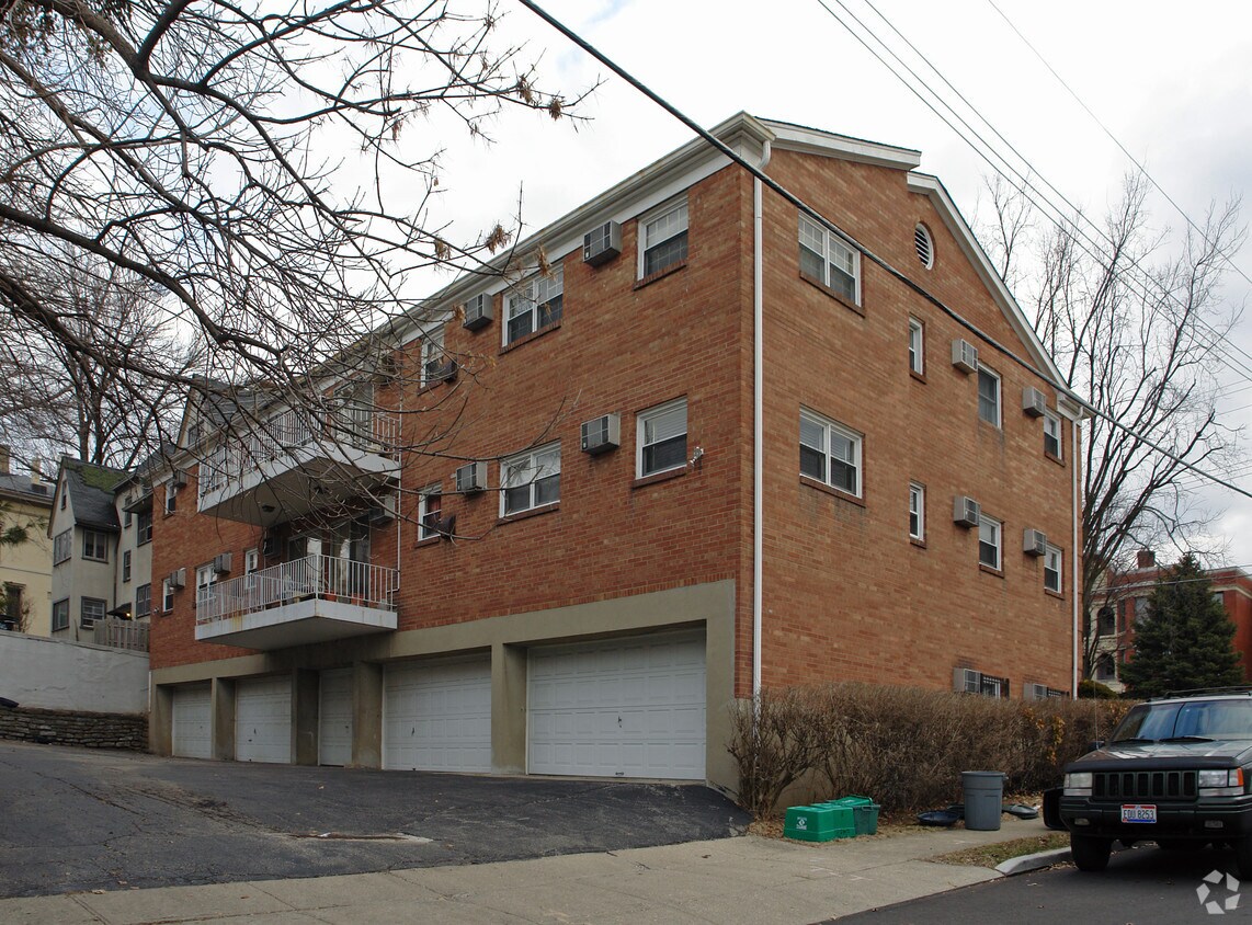 Building Photo - 2401 Grandview Ave
