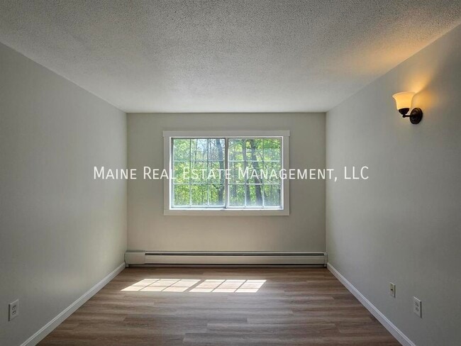 Building Photo - 10 Tall Pines Dr