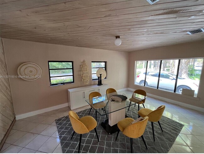 Foto del edificio - 900 Belle Meade Island Dr