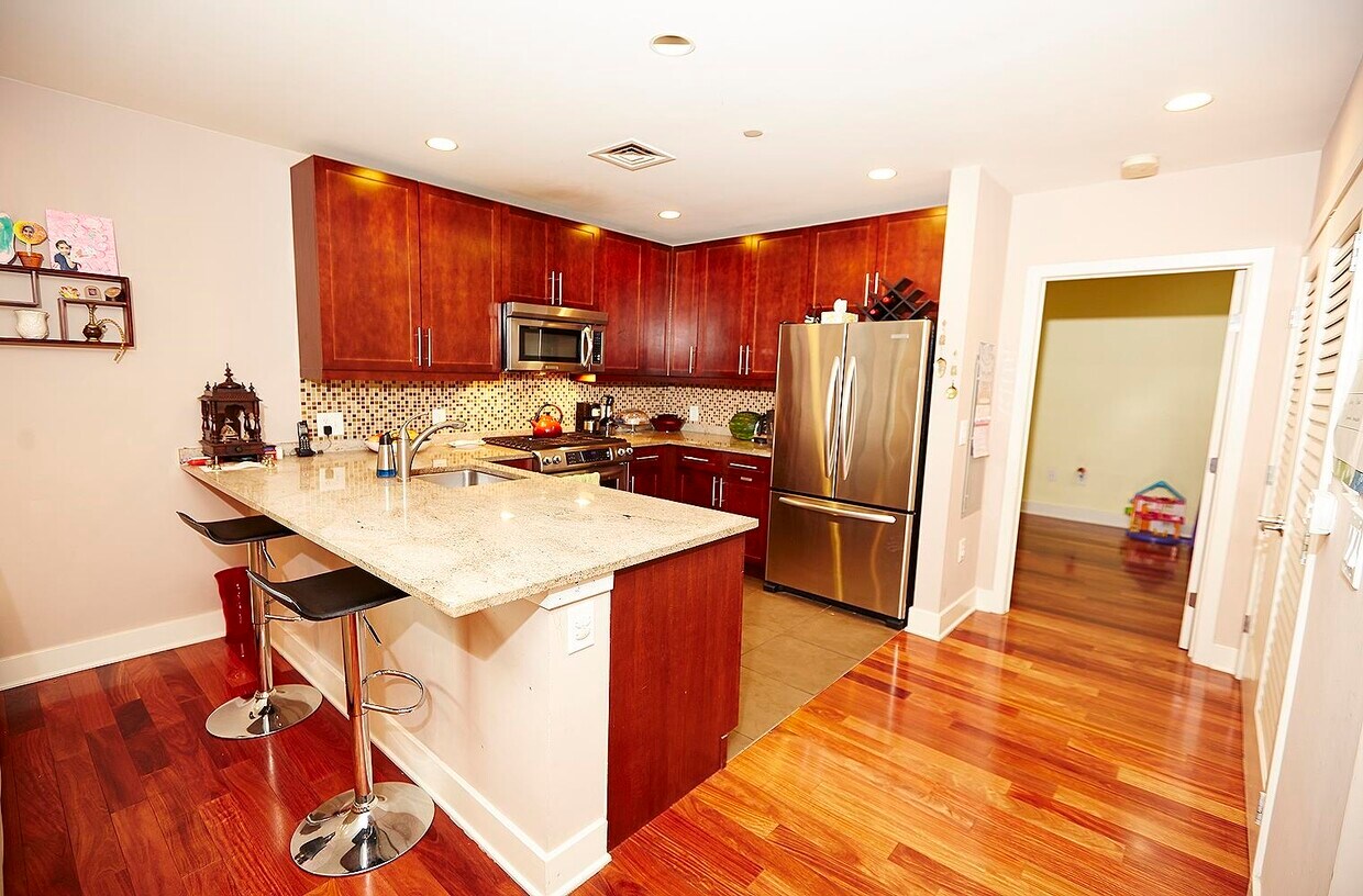 Primary Photo - 201 Marin Blvd