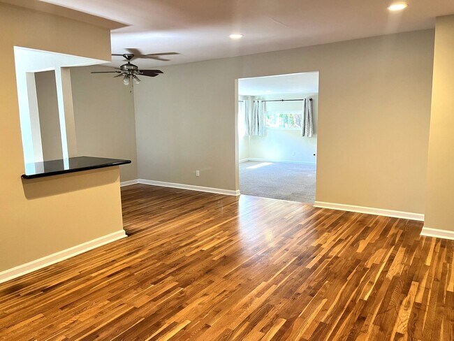 Foto del edificio - 5657 Barclay Ave