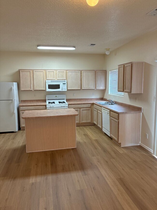Foto del edificio - 5401 Saturnia Rd NW