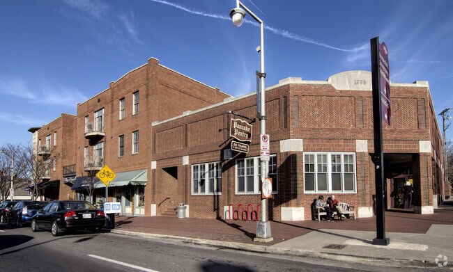 Foto del edificio - Village Center Apartments