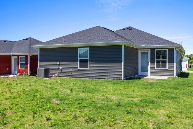 Building Photo - Gorgeous 3 Bedroom Home Available In Orono...