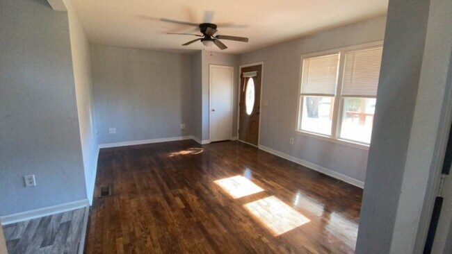 Building Photo - 6912 Ayres Ln Rd