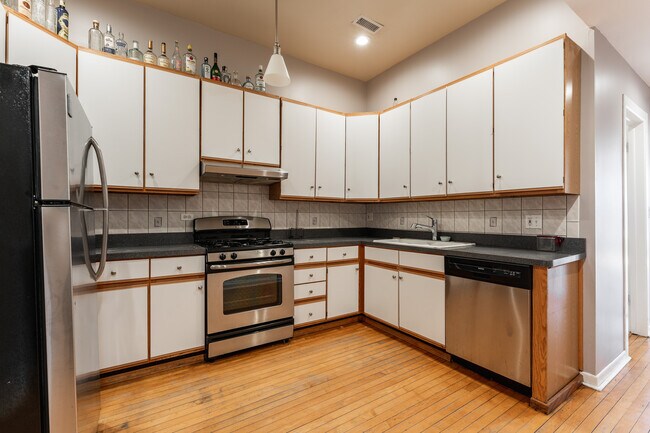 Foto del edificio - 2202 W Belmont Ave