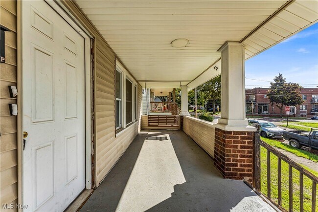 Building Photo - 8517 Bancroft Ave