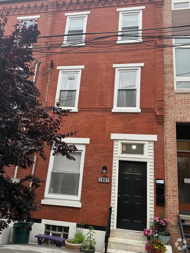 Building Photo - 1827 Ginnodo St