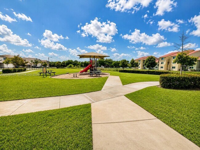 Foto del edificio - 1202 NW 208th Terrace