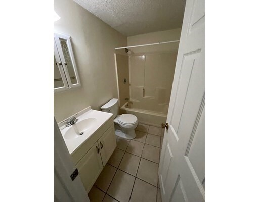 Building Photo - 454 Mammoth Rd