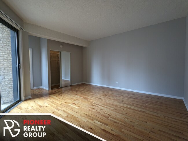 Foto del edificio - 4220 N Sheridan Rd