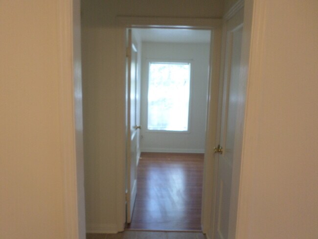 Building Photo - 1811 Poage Ave