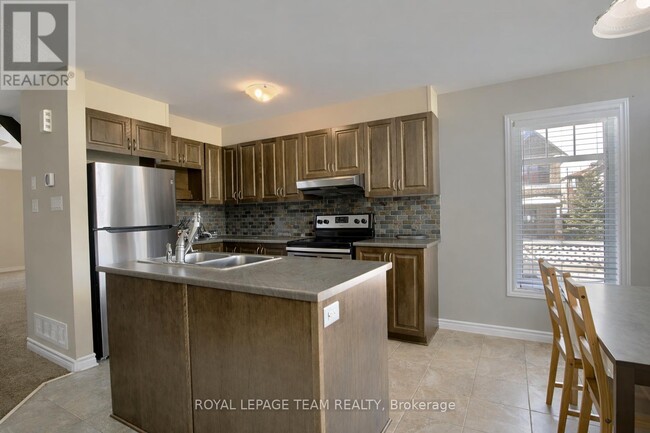 Building Photo - 366 Tourmaline Cres