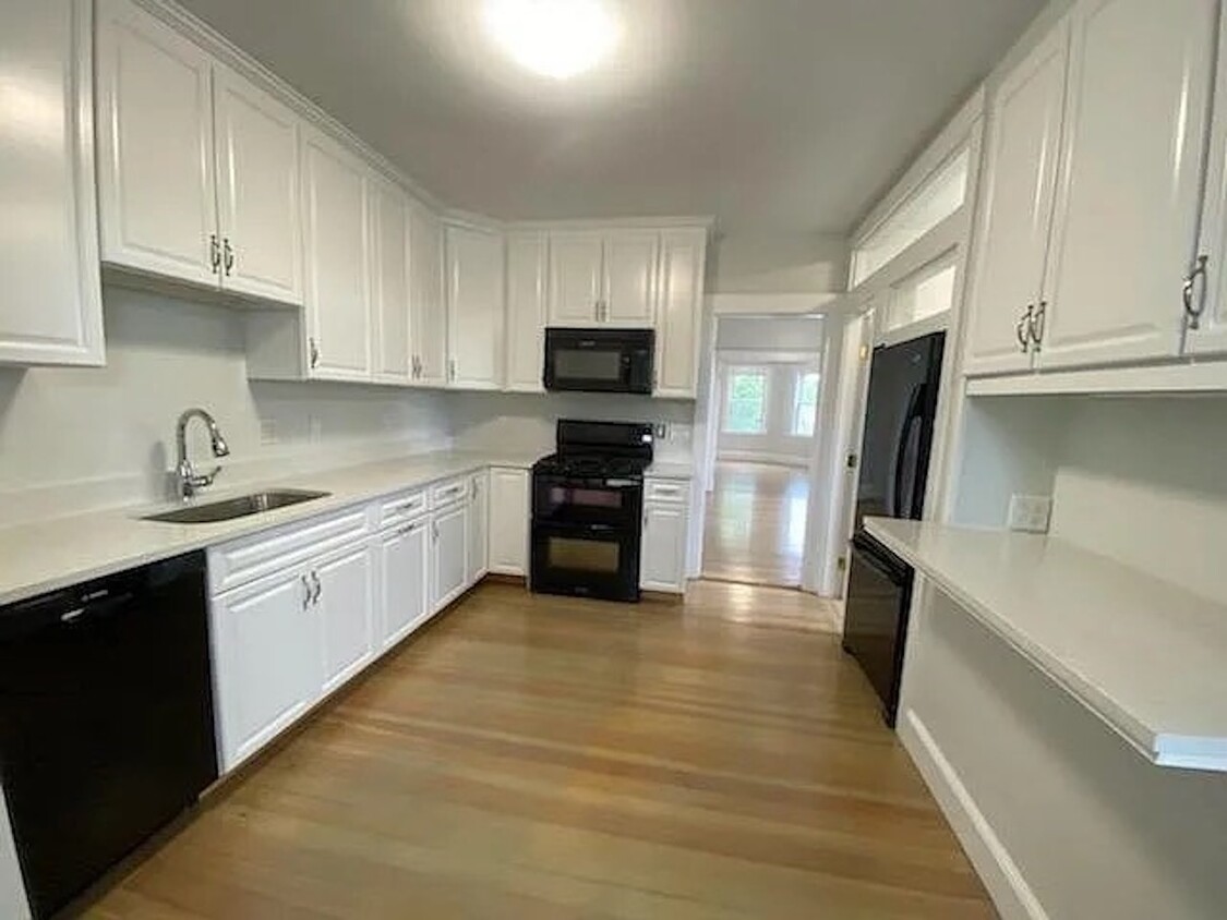Primary Photo - 61 Pierce Ave