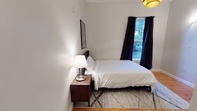 Foto del edificio - Queen room in 5-bed/2.5-bath Home