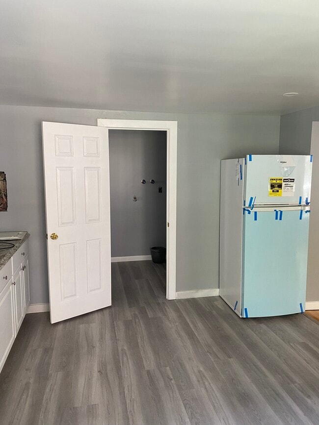 Building Photo - 1150 Chapel St