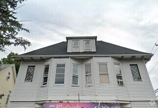 Building Photo - 748 Maplewood Ave