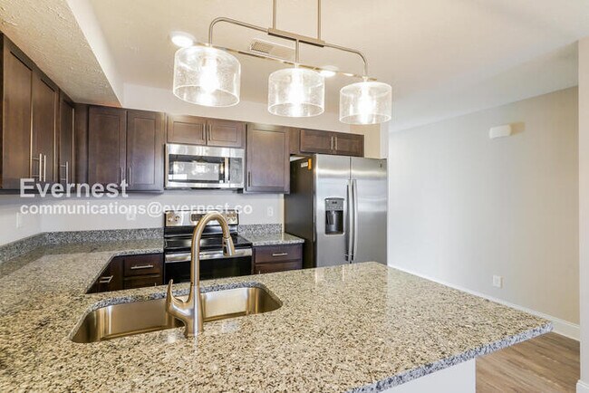 Foto del edificio - 1000 Henry Pl Blvd