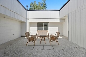 Building Photo - 7819 Bayside Dr