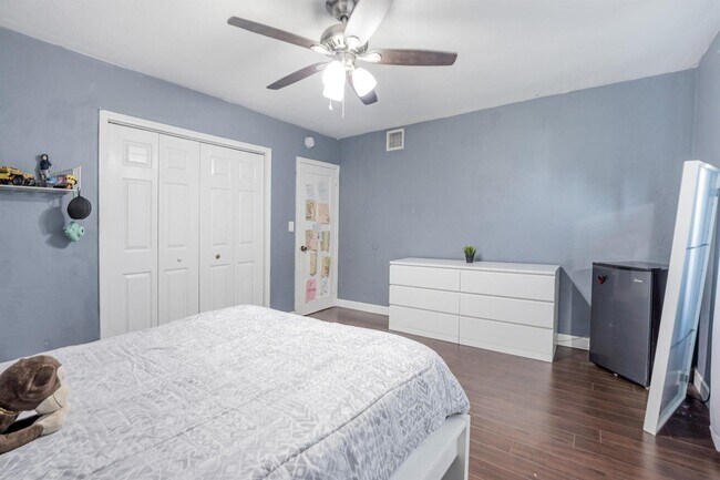 Foto del edificio - 6824 SW 5th St