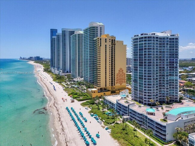Foto del edificio - 16425 Collins Ave