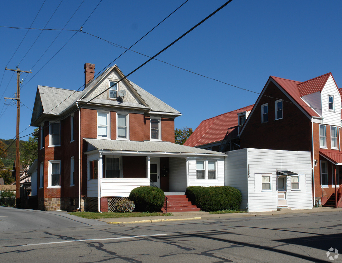 Primary Photo - 359 E Main St