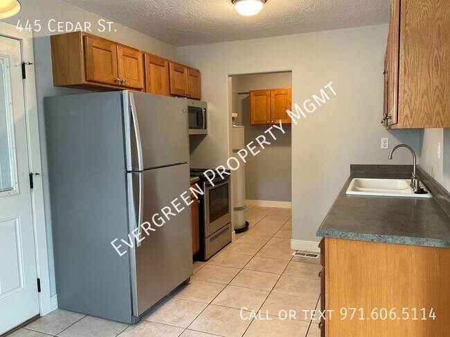 Building Photo - $1995 Charming Fairview House - Completely...
