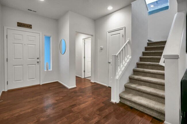 Foto del edificio - Beautiful 5 bedroom house in Auburn