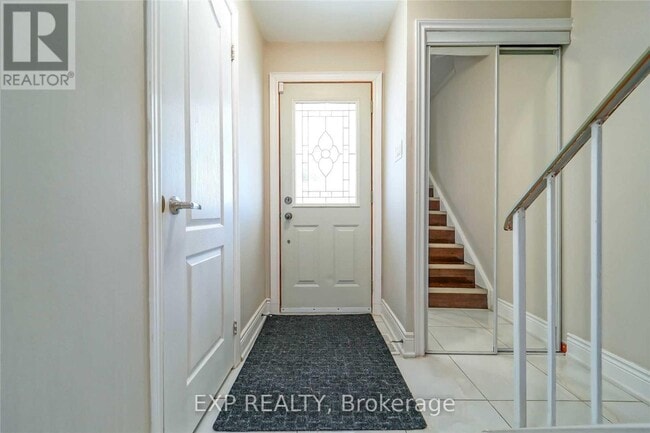 Building Photo - 7 Hollyhedge Ct