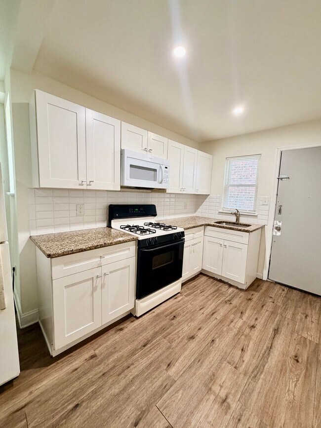 Building Photo - Available Now | Inviting 2-Bedroom Home with Pet-Friendly Living