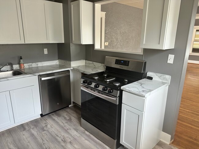 Building Photo - 1603 State St