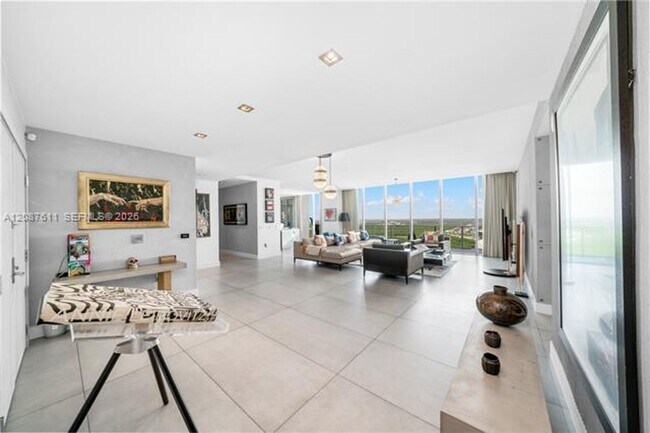Foto del edificio - 330 Sunny Isles Blvd