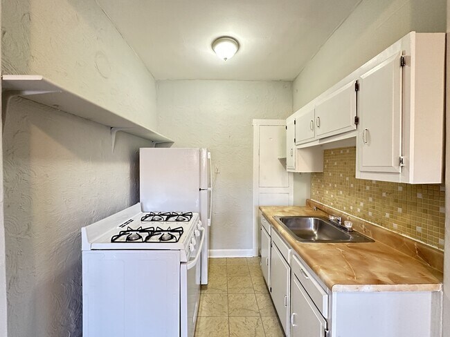 Foto del edificio - 2249 W Wilson Ave