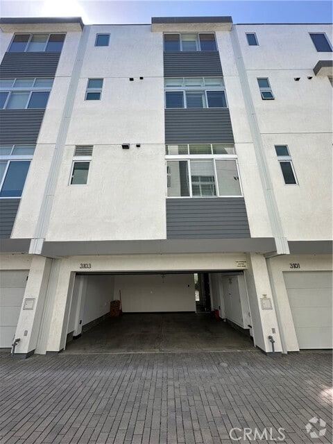 Building Photo - 3103 S Dakota Dr