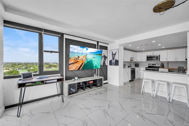 Building Photo - 7545 E Treasure Dr