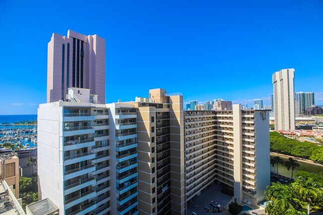 Foto del edificio - Waikiki Marina #1801 Studio, all utility i...