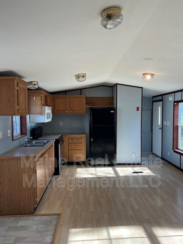 55 Pheasant Hill Trailer Park, Milford, ME 04461 House Rental in