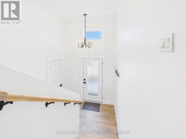 Building Photo - 1085 Sutton St