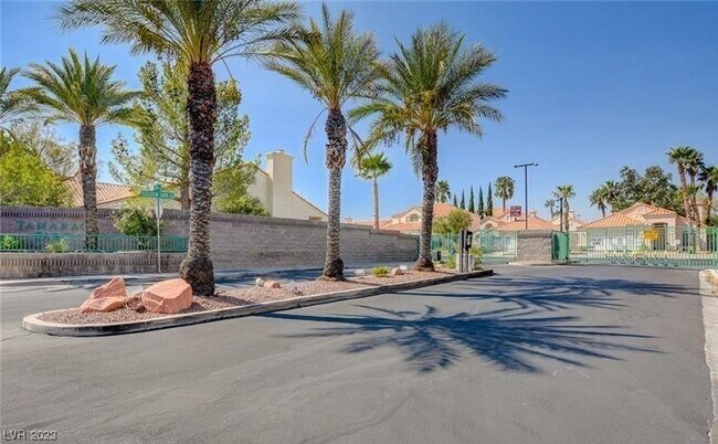 Building Photo - 3869 Birchview Ct