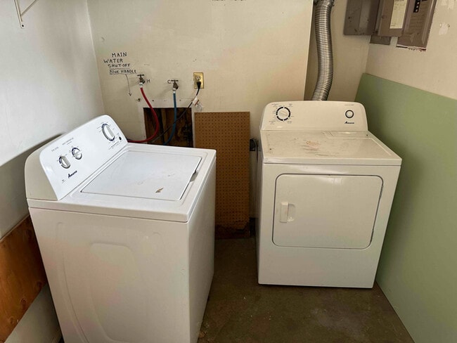 Building Photo - 2206 6th St