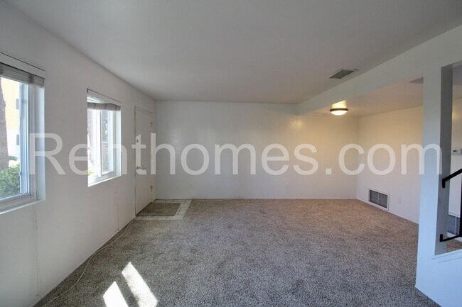 Building Photo - 7889 Rancho Fanita Dr