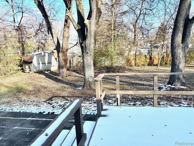 Foto del edificio - Beautiful Home in Farmington Hills - 3 Bd / 1.5 BA