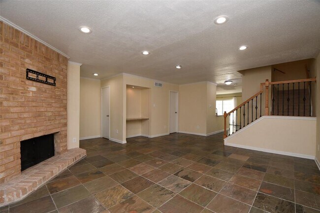 Foto del edificio - 2596 Bering Dr