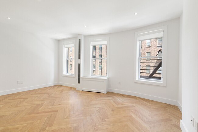 Building Photo - 336 W 95th St