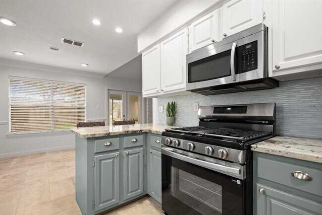 Building Photo - 4822 Transit Cir