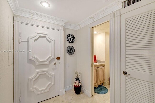 Foto del edificio - 336 N Birch Rd