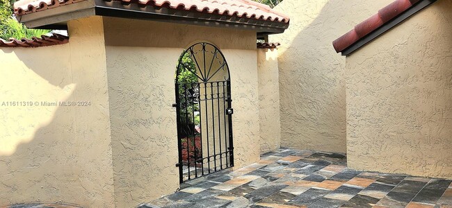 Building Photo - 3855 Alcantara Ave
