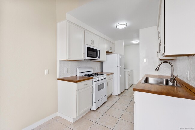 Building Photo - 3569 Surf Pl