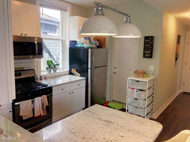 Foto del edificio - 3 br, 2 bath Condo - 733 W Oakdale Ave Apt 2E