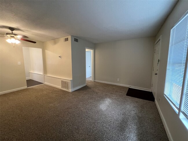 Building Photo - 5415 Scott St